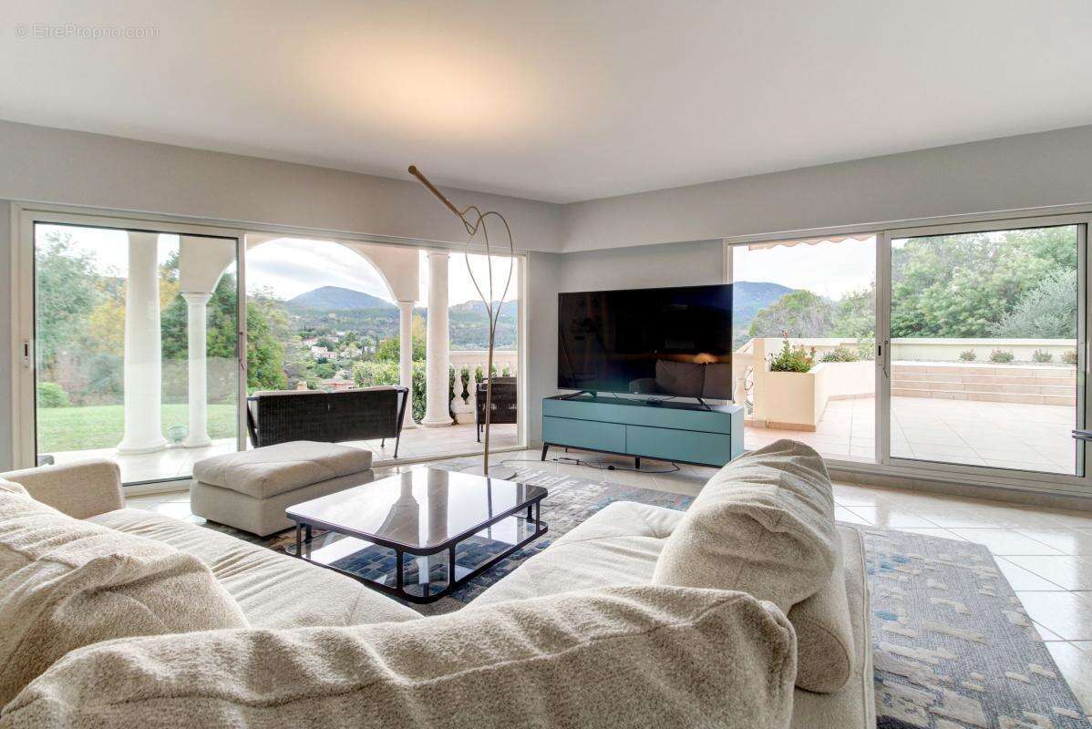 Appartement à MANDELIEU-LA-NAPOULE