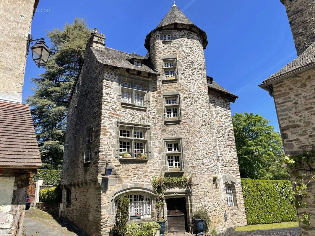 Maison à SEGUR-LE-CHATEAU