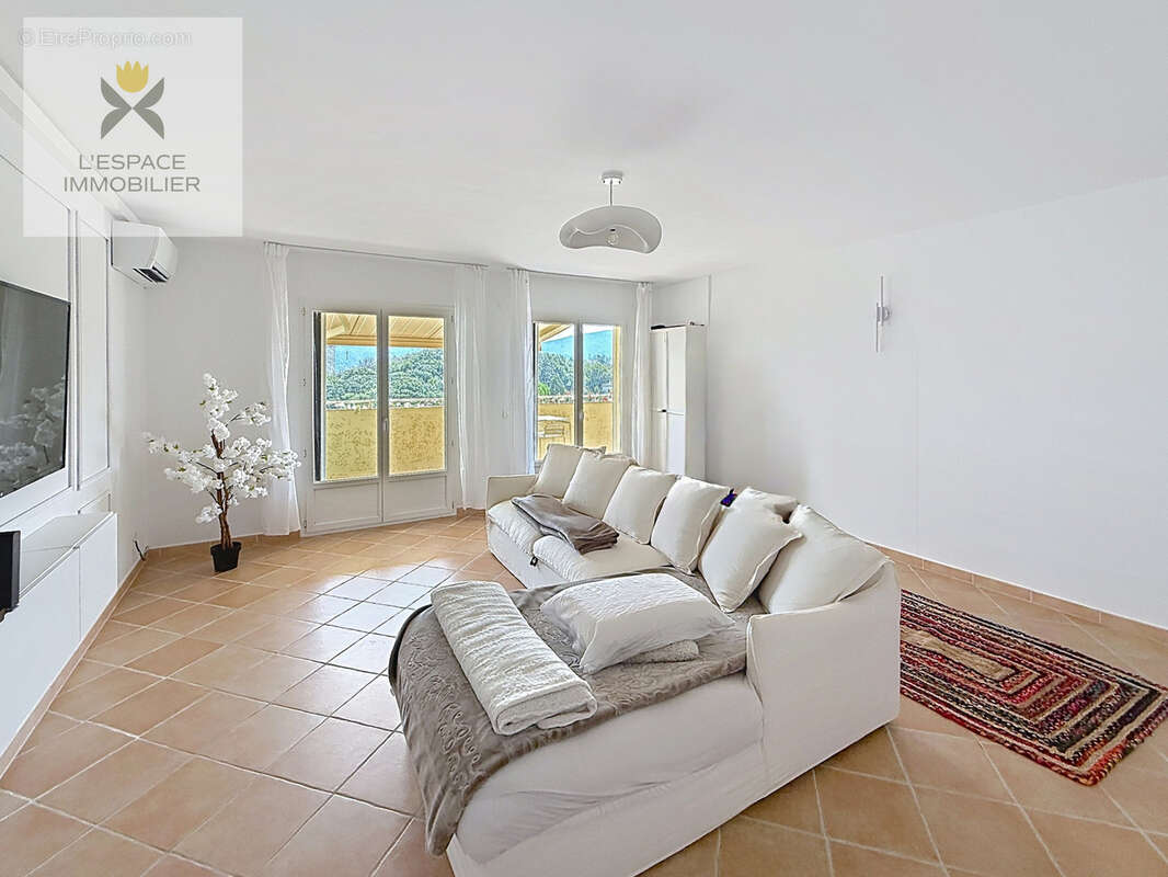 Appartement T3 avec vue panoramique sur le golfe   Centre historique de Porto-Vecchio - photo 3
