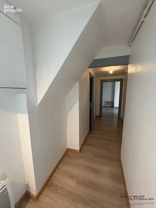 Pontarlier : appartement de type 3 au coeur du centre-ville, 2 chambres, cave et grenier - photo 6