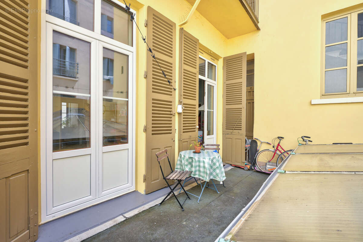 Secteur Jean Mace, appartement bourgeois T3 de 85 m2 de surface habitable, avec espace extérieur. - photo 7