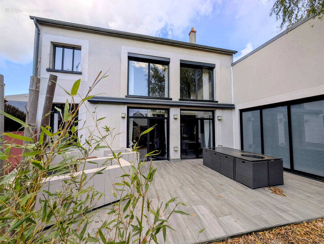 Maison à SAINT-JEAN-DE-LA-RUELLE