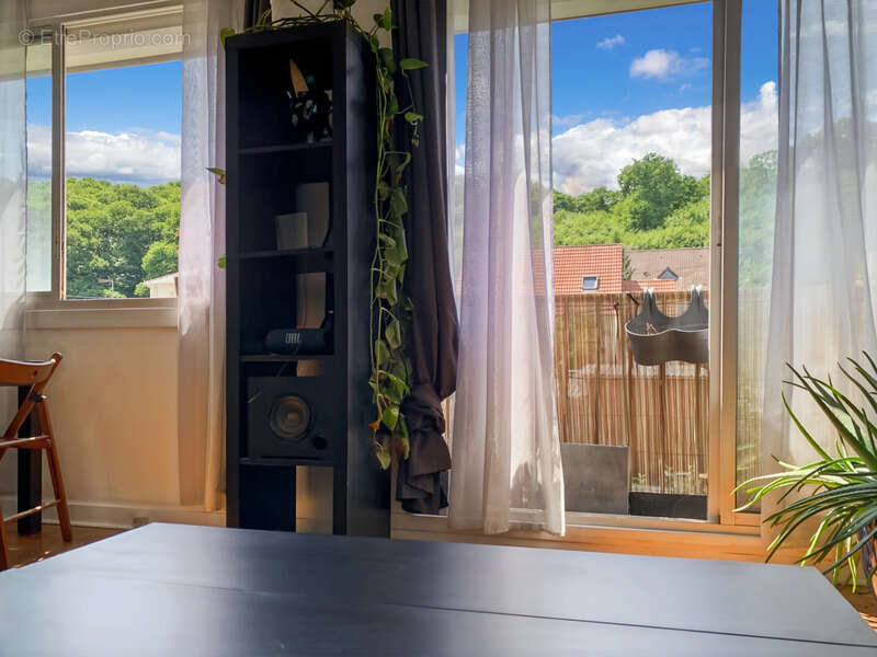 Dpt Yvelines (78), à vendre SAINT CYR L'ECOLE appartement T4 de 74 m² - photo 4