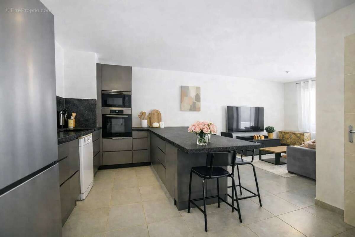 À vendre - appartement 3 pieces – 68 m² – cagnessur-mer – terrasse – parking – proche mer - photo 3