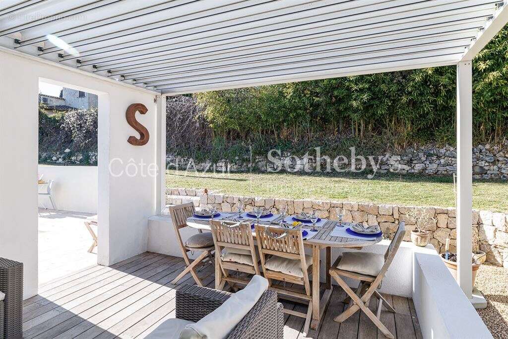 Villa d'architecte contemporaine à vendre à Vence avec piscine et appartement indépendant - photo 3