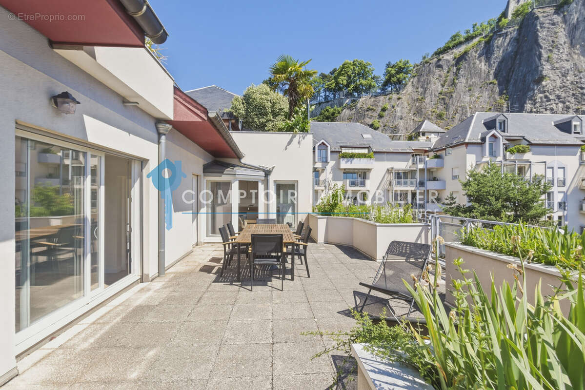 Appartement Duplex dernier étage - Terrasse 45m2 - 110m2 habitables - rénové - photo 6