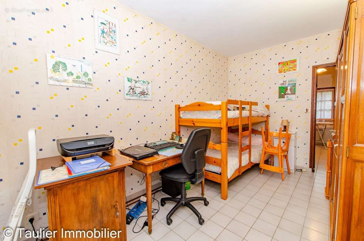 ST VÉRAND -- Élégante maison familiale 5 chambres - photo 14