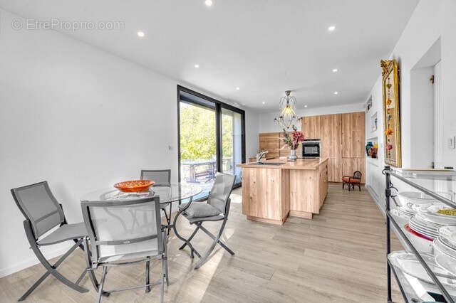 Maison T5 de 292 m2 avec piscine et terrain de 2000 m2 - photo 9