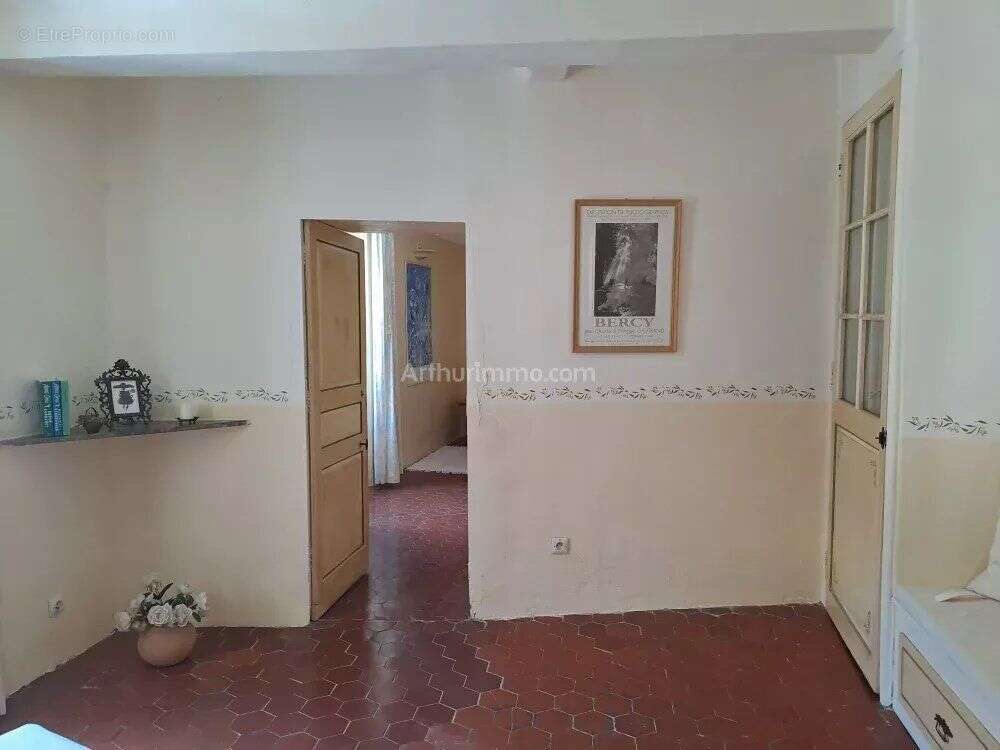 Maison à ENTRECASTEAUX