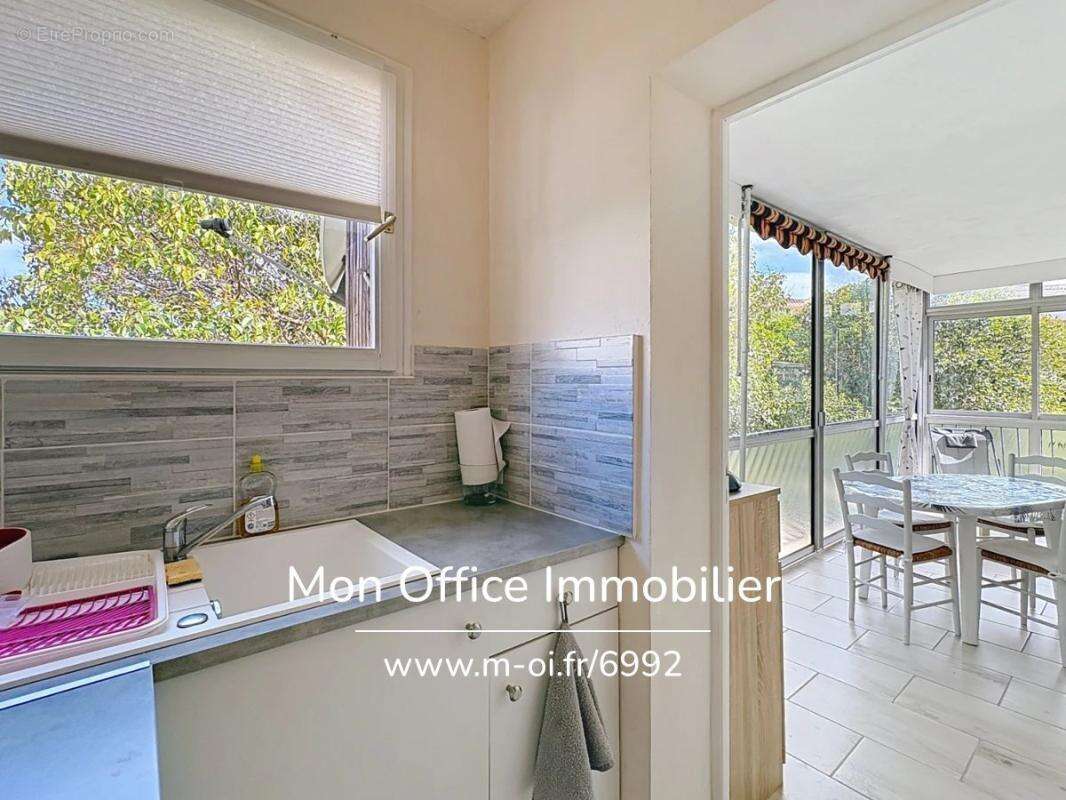 Référence : 6992-les. - appartement rénové proche centre et port dernier étage à vendre à cavalaire sur mer - photo 9