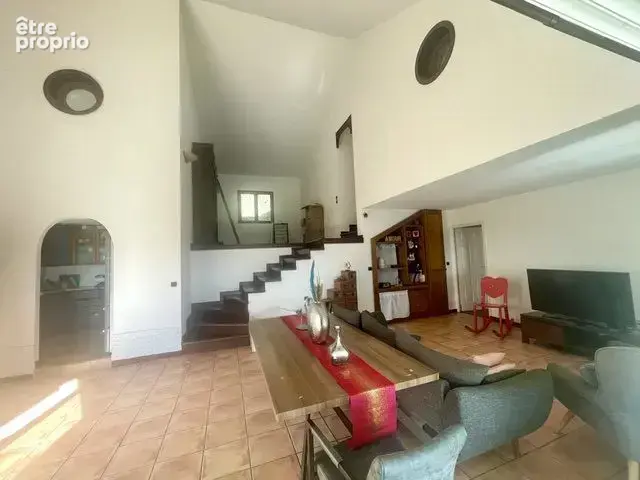 Maison 186 m² à Saint-Denis  - photo 3