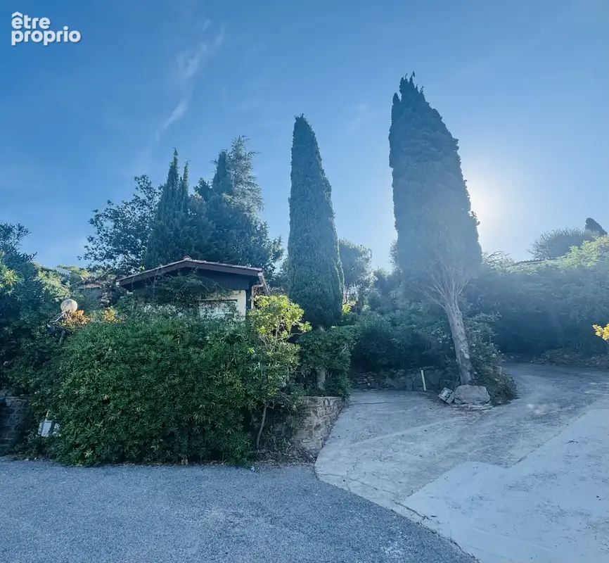 Terrain à BORMES-LES-MIMOSAS