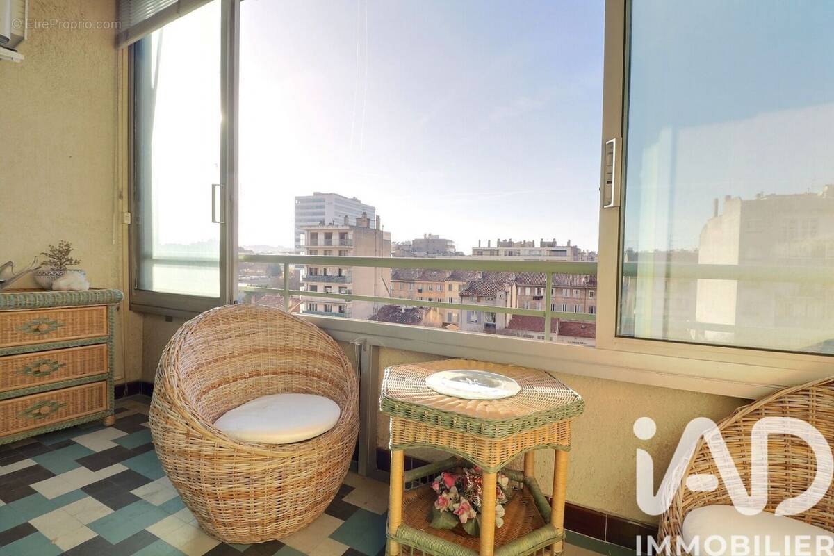 Photo 1 - Appartement à MARSEILLE-4E