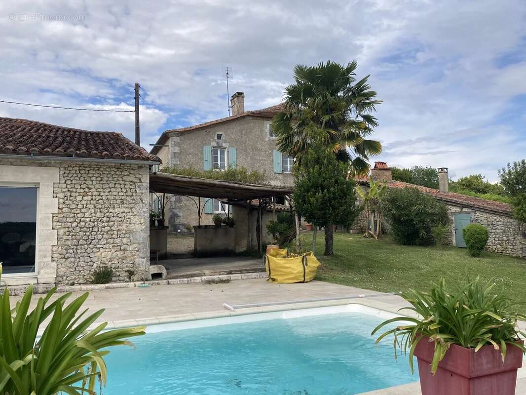 Maison avec 4 chambres, dépéndances et piscine - photo 29