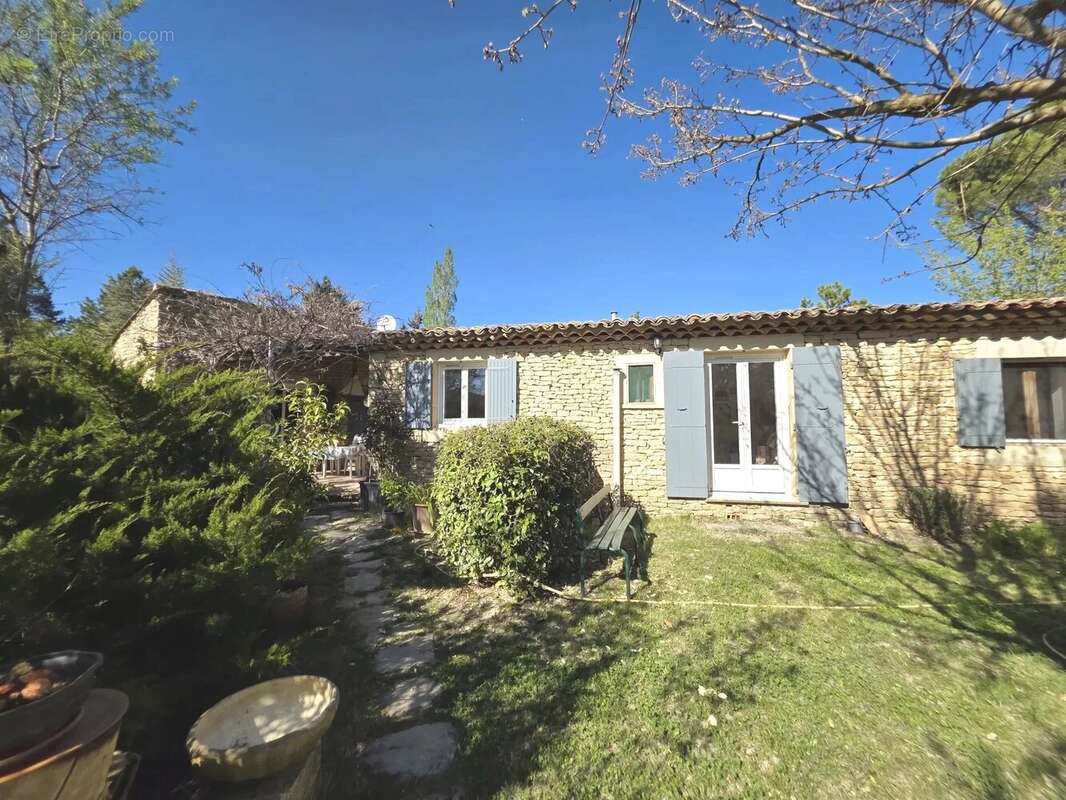 Maison à GORDES