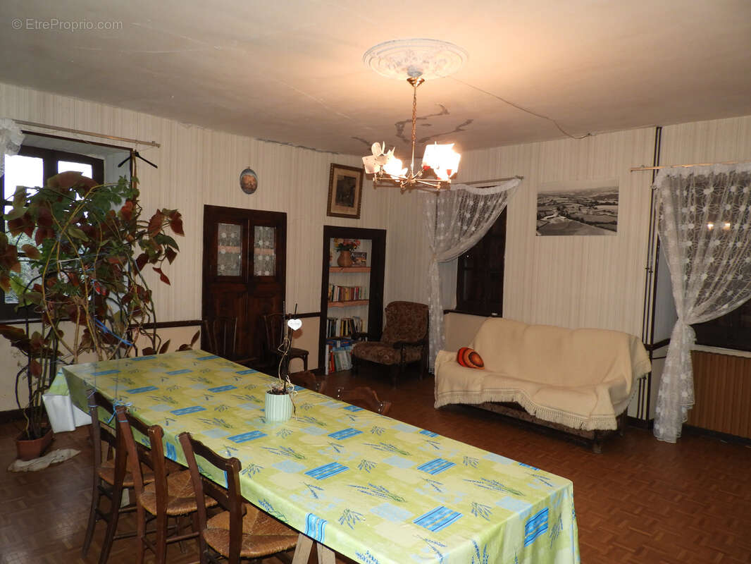 Maison à PREVINQUIERES