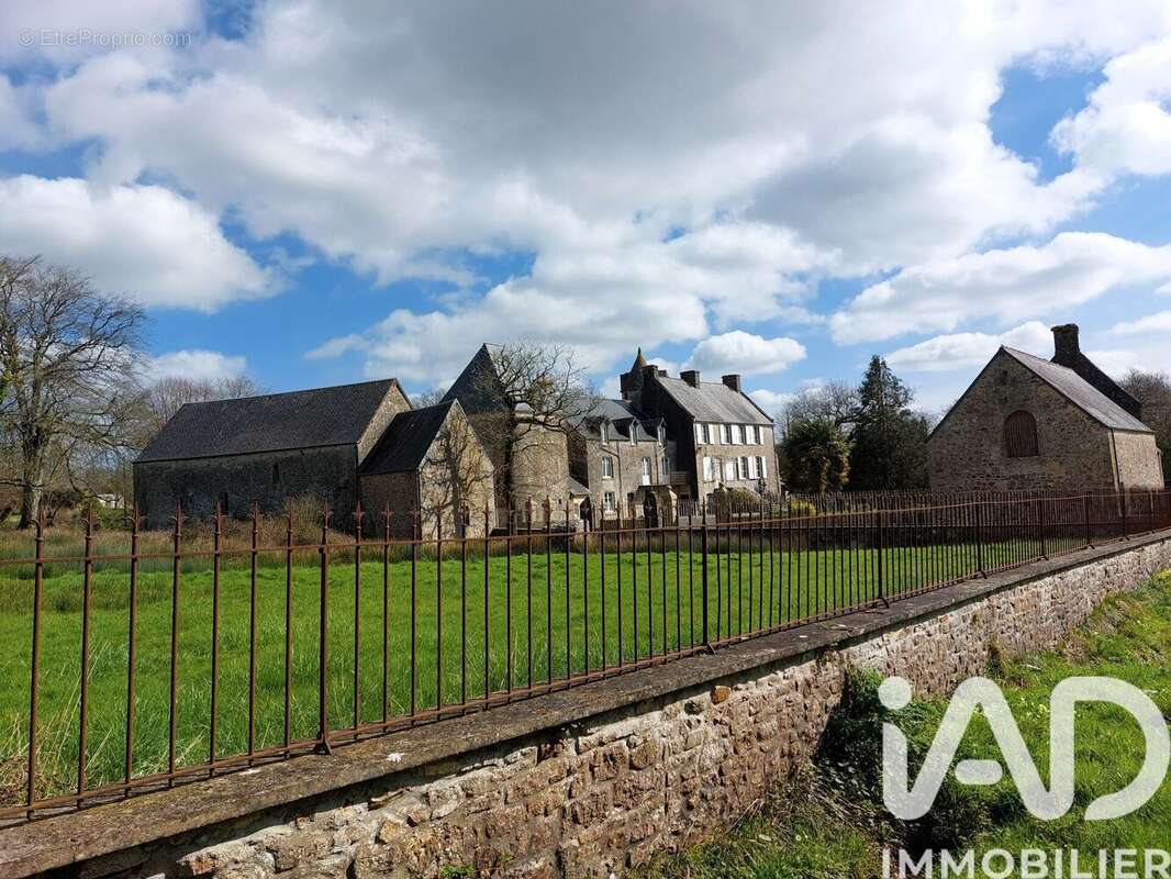 Maison 500 m² à Golleville  - photo 4