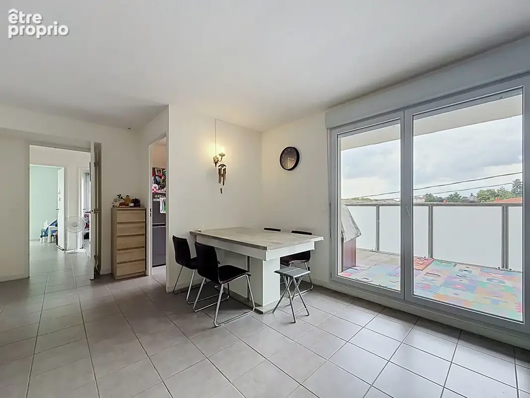 Appartement 80m² - Rillieux-Village - 4 pièces + Loggia + Box - photo 2