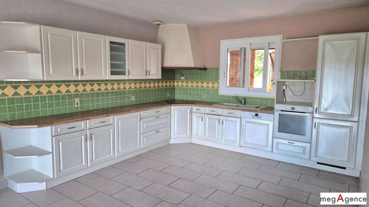 Maison à PINS-JUSTARET