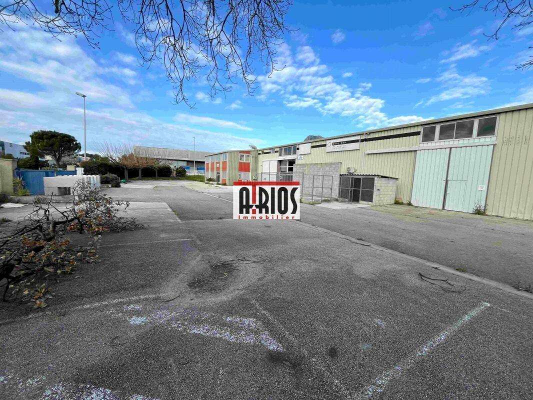 Commerce à LA FARLEDE