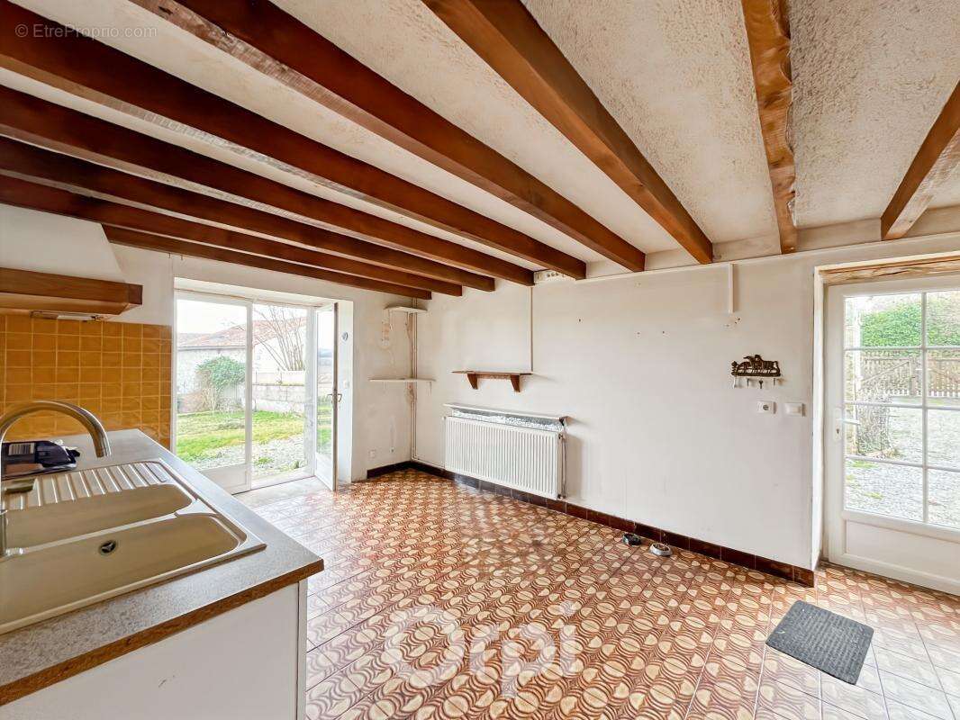 Maison à COMPREIGNAC