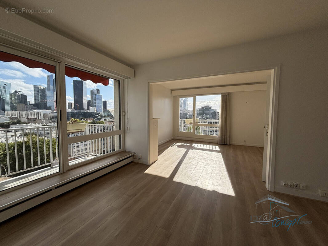 Appartement à COURBEVOIE