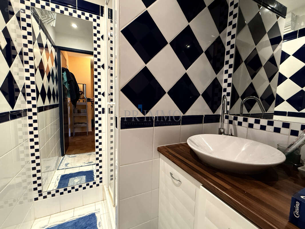 Appartement à ROQUEBRUNE-SUR-ARGENS