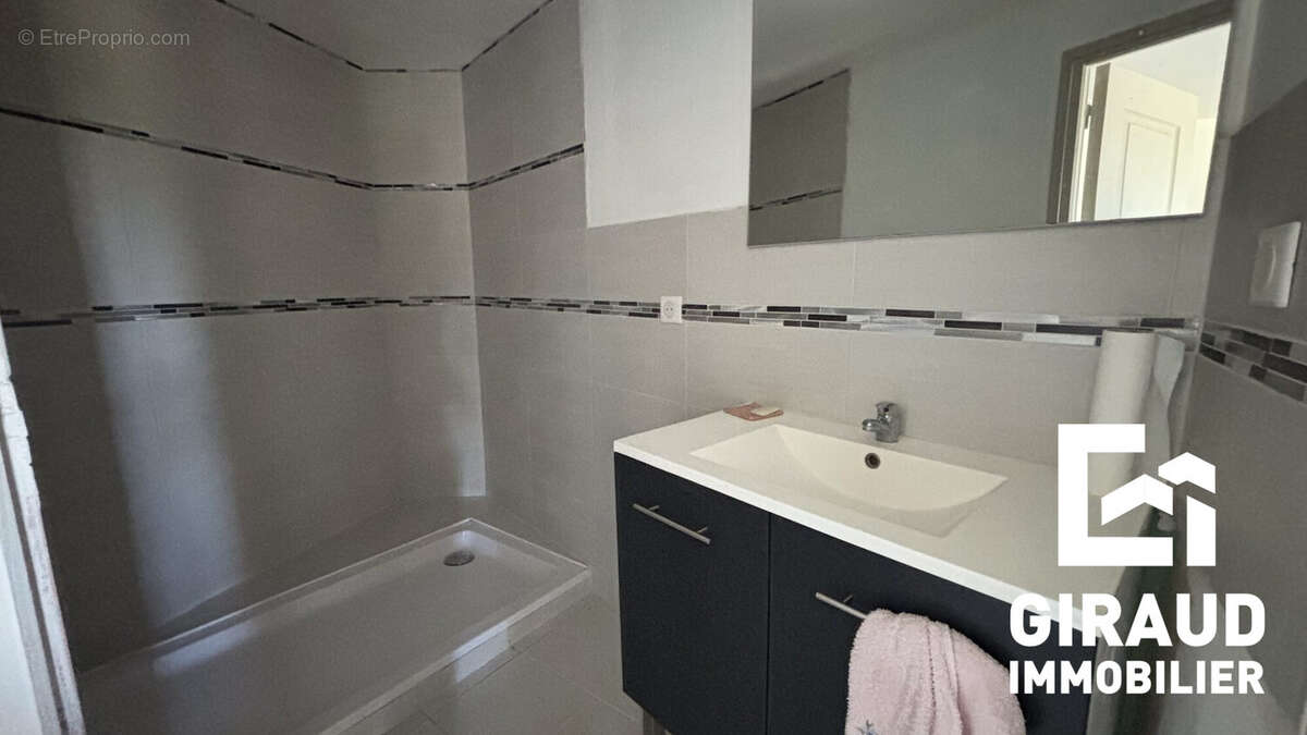 Maison 117 m² à Breuil-Barret  - photo 5