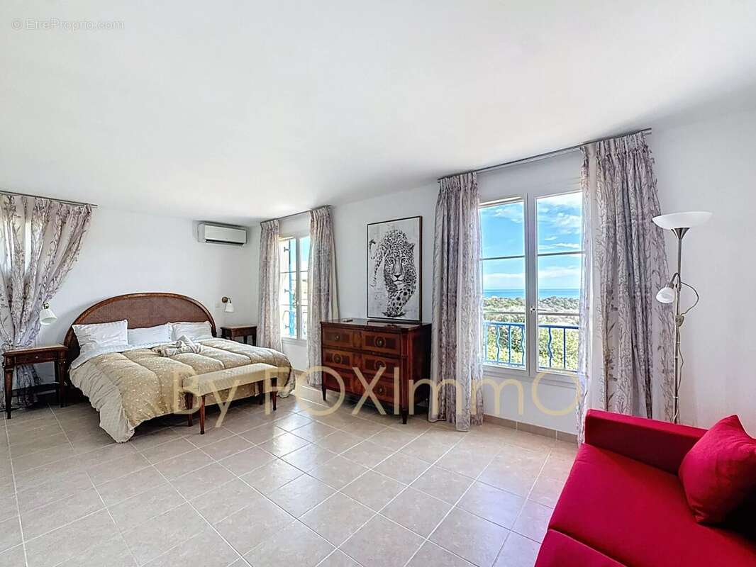 Villa vue mer, cote d azur, piscine, jardin, parking , garage exposition sud - photo 4