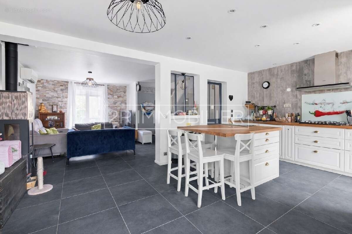 Maison à BUSSY-SAINT-GEORGES