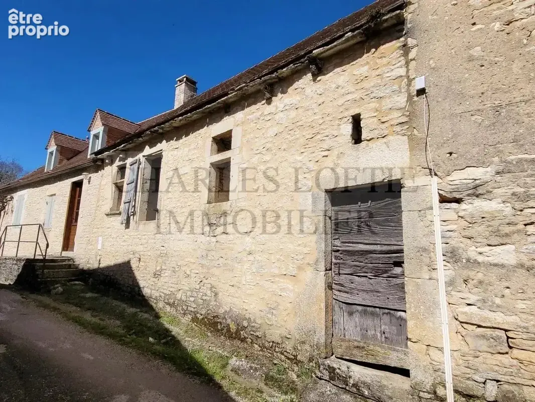 Maison de village en pierre à rénover – Charme et potentiel - photo 6