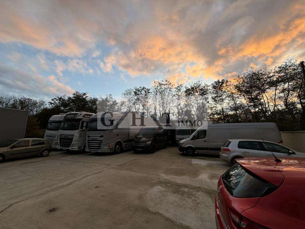 Terrain à VIRY-CHATILLON