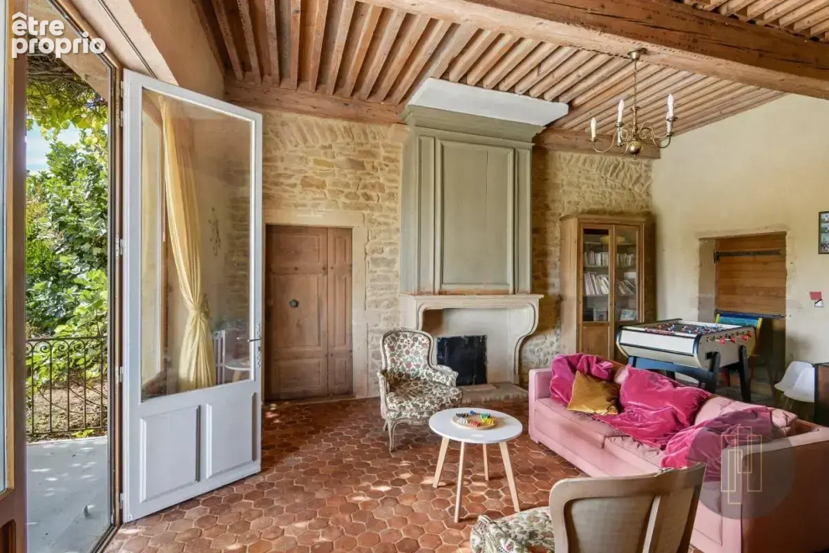 PIERRES DORÉES  Demeure de caractère du XVIIe siècle – 362 m² habitables, piscine et vue sur les vignes du Beaujolais - photo 7