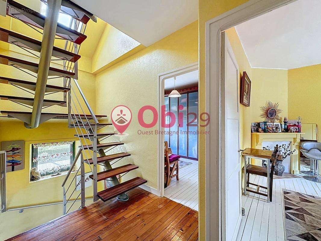 Maison familiale de 165 m² offrant de beaux volumes (PAC) - photo 2