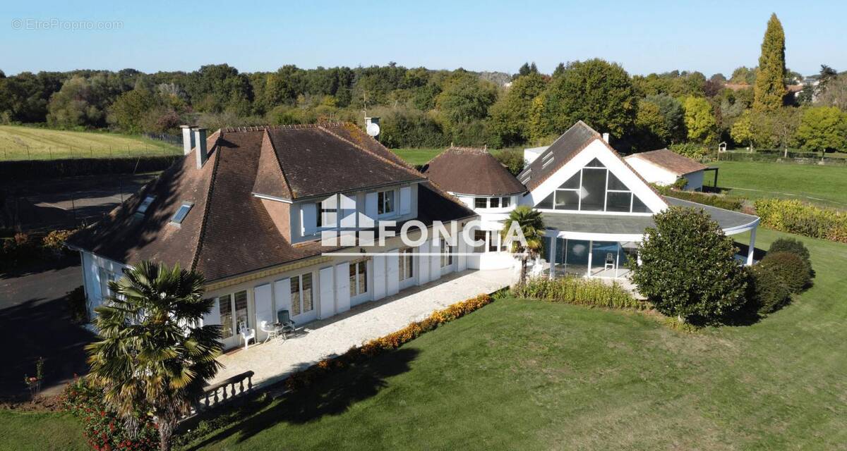 Maison à NIEUIL-L'ESPOIR