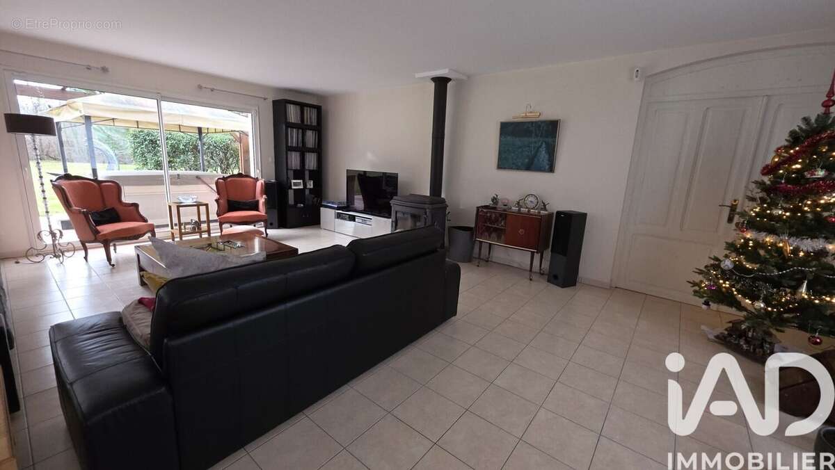 Maison 240 m² à Polignac  - photo 4