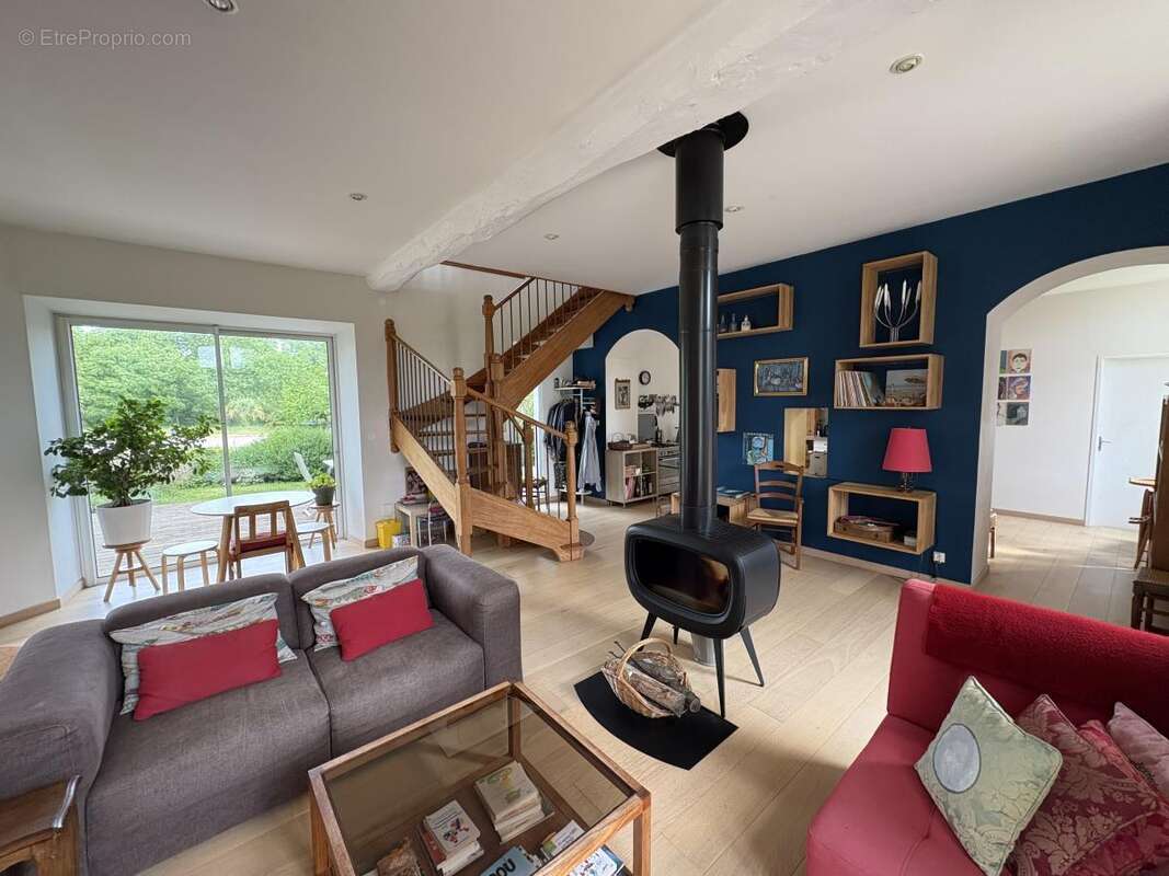 Maison 140 m² à Saint-Saturnin-Du-Bois  - photo 4