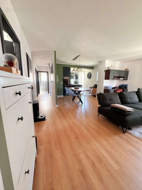 Lucciana : Superbe Appartement F4 avec terrasse et ascenseur - photo 2