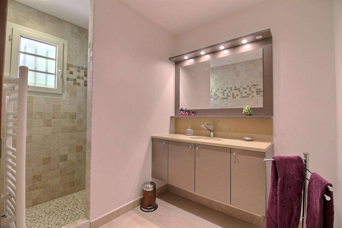 Maison à L'ISLE-SUR-LA-SORGUE