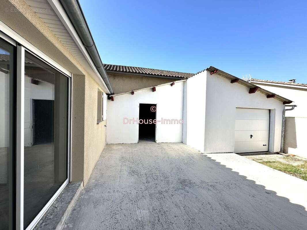 Maison 104 m² à Ruelle-Sur-Touvre  - photo 5