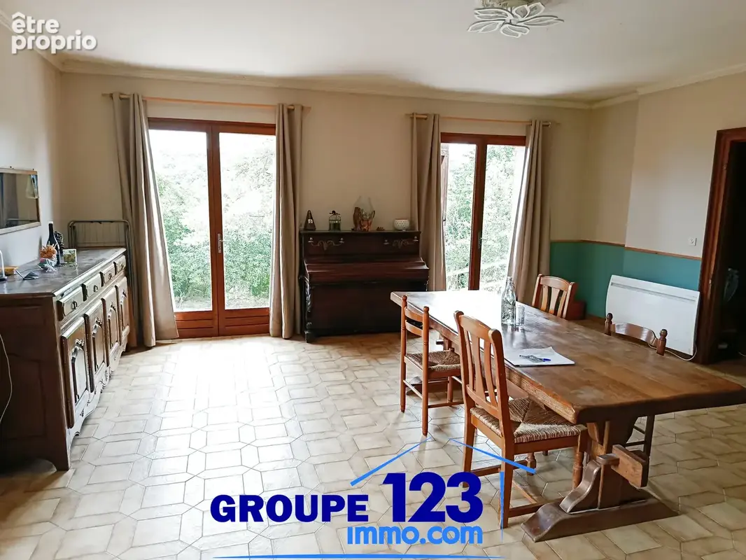 Superbe maison de maçon de 266 m2   Idéal famille ou projet d'accueil   Terrain 3 000 m2 avec vue - photo 4