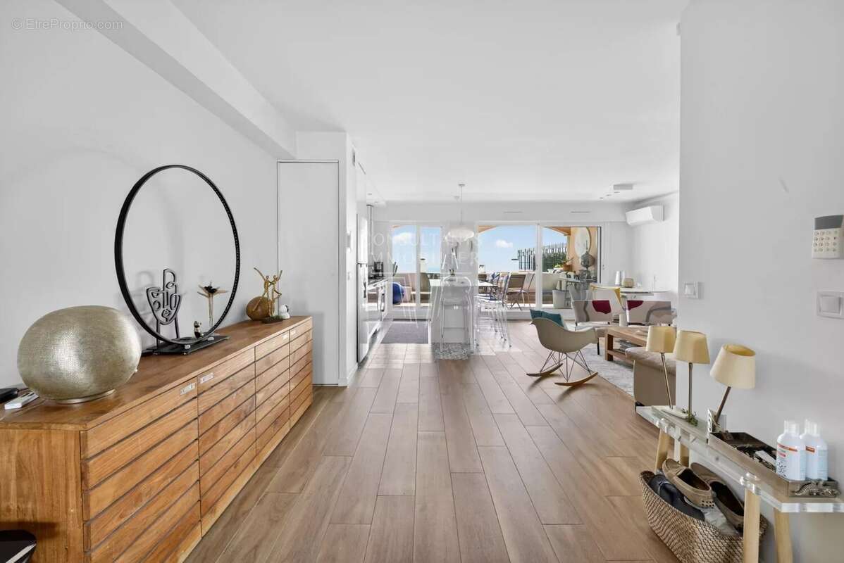 Appartement à MANDELIEU-LA-NAPOULE