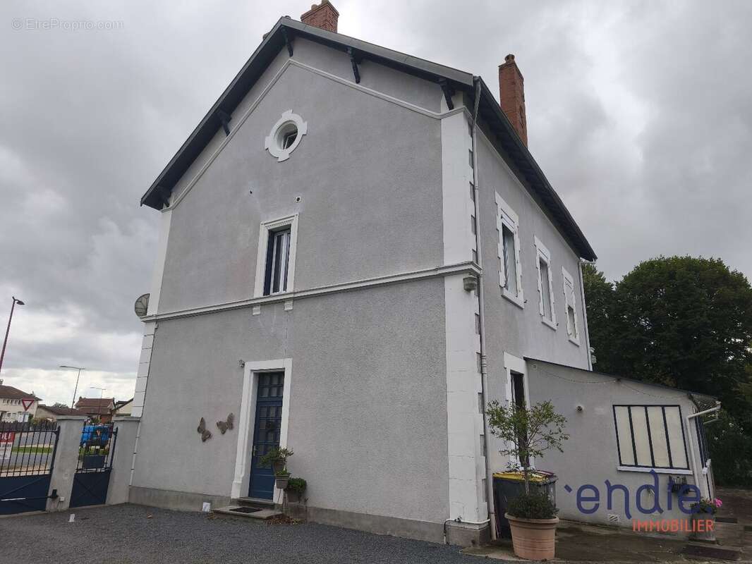 Maison à COSNE-D&#039;ALLIER