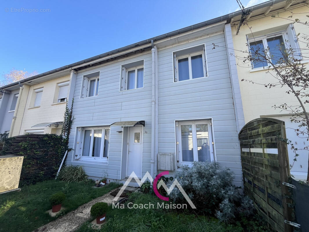 Maison à DONGES