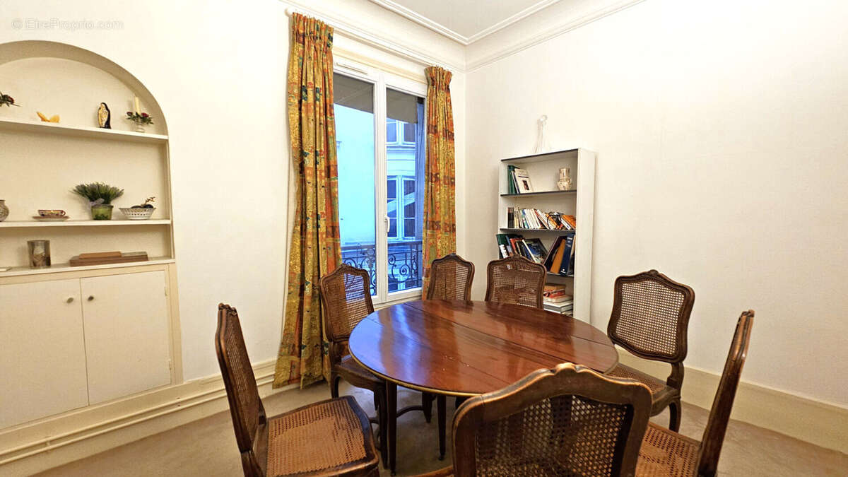 Appartement à PARIS-17E