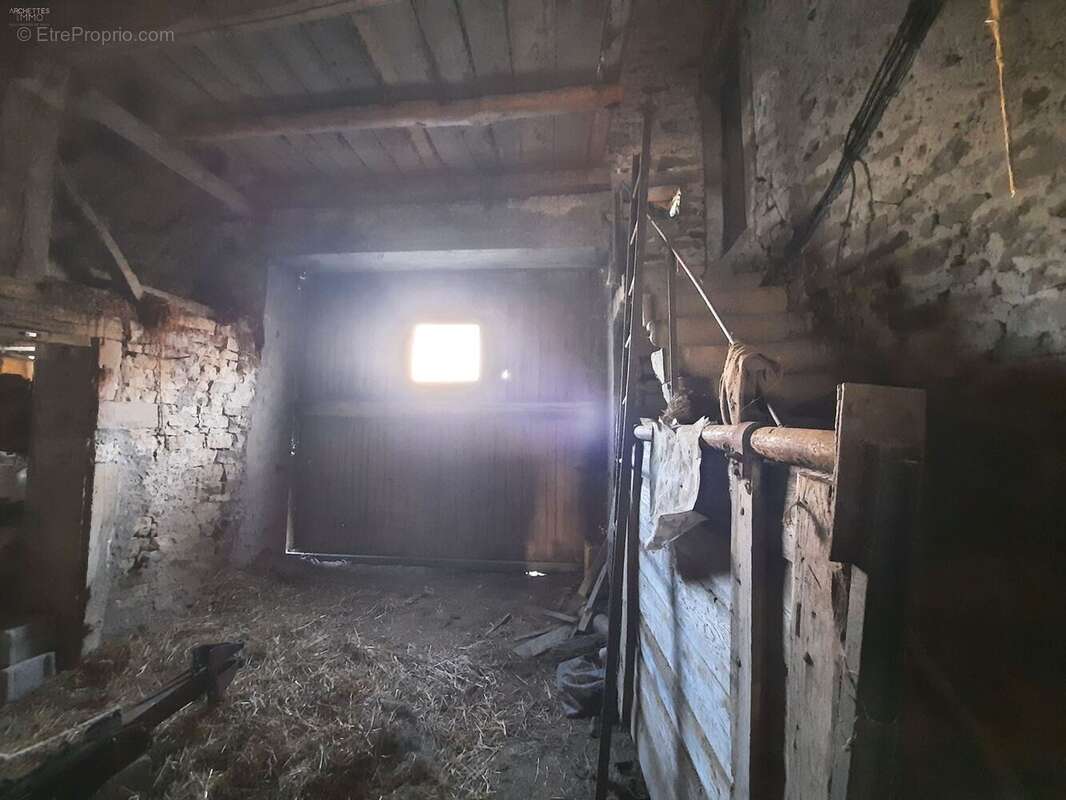 Maison à LA CHAPELLE-AUX-BOIS