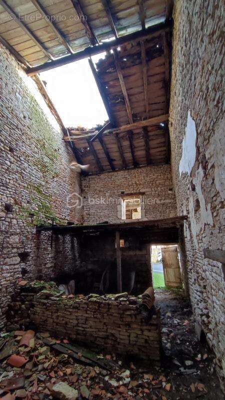 Maison à SAINT-HILAIRE-DE-VILLEFRANCHE