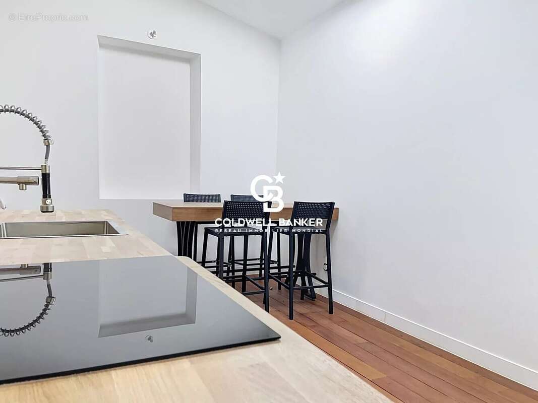À deux pas du Vieux-Port, un appartement rénové aux volumes généreux - photo 18