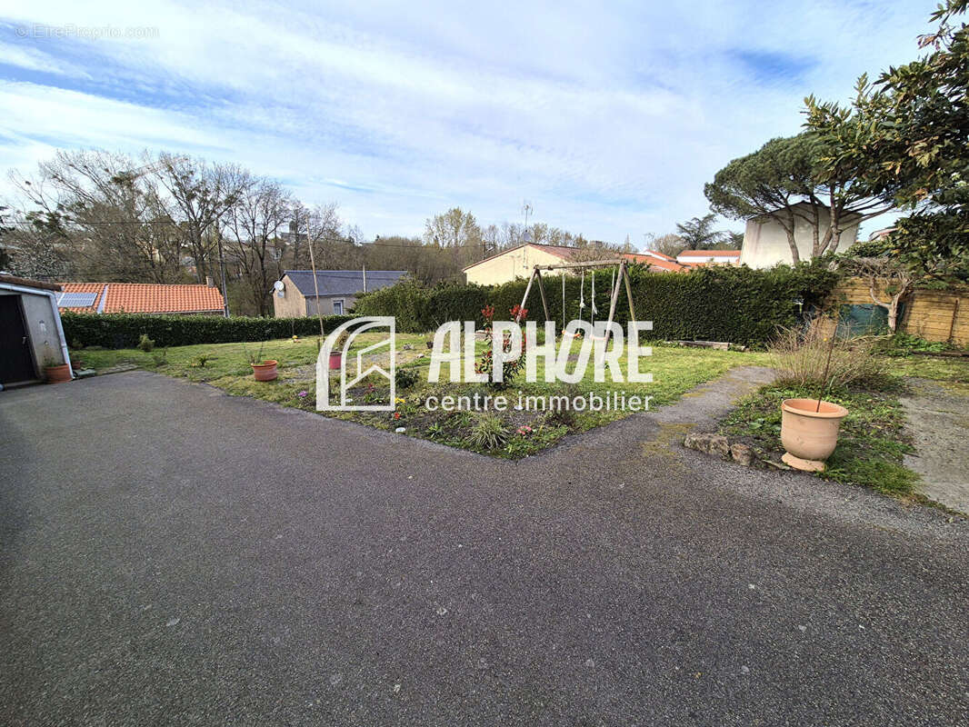 118m² habitable, 3 chambres, proximité commerces. - photo 9