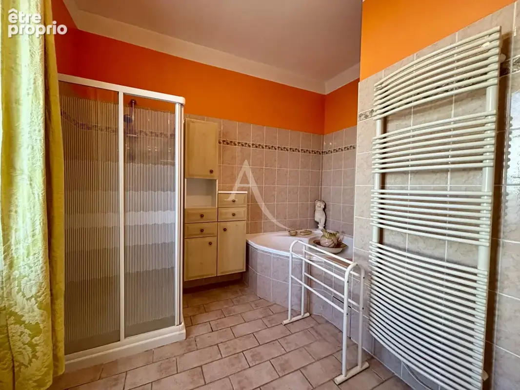 Maison ancienne en parfait état aux mutliples possibilités - photo 10